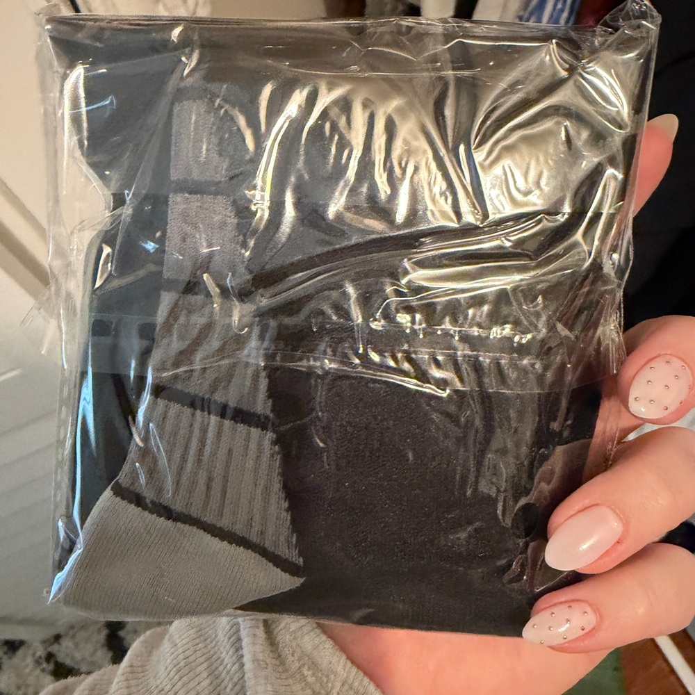 Black Graduated Compression Socks - Picture 5 of 5